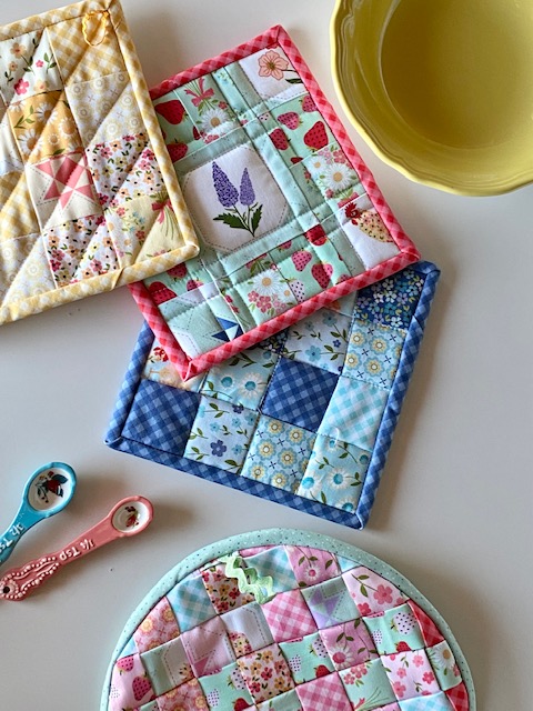 Country Kitchen Accessories – Prairie Sisters Homestead Blog Tour for Poppie&nbsp;Cotton