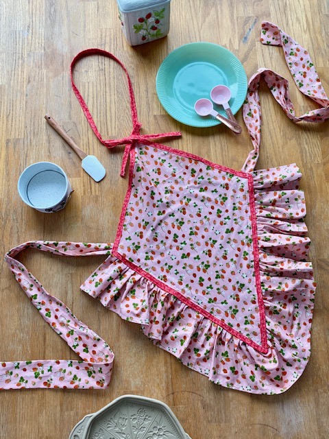 Strawberry Time: 1940s Novelty Apron in Poppie Cotton’s Promise Me&nbsp;Fabric