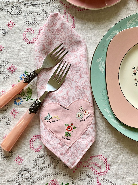 12 Days of Valentines – Easy Heart&nbsp;Napkins